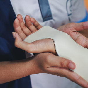 Guida completa al polso e mano: anatomia, patologie, test clinici e riabilitazione